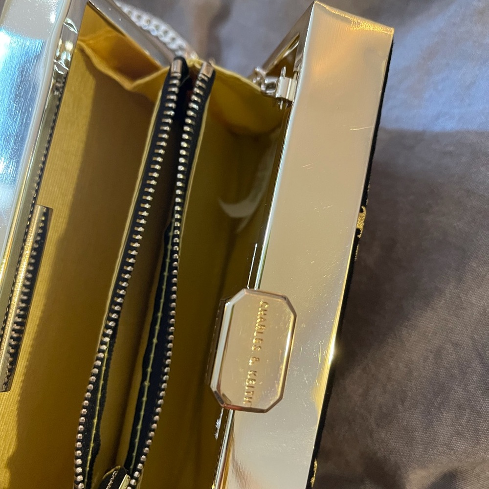 Handbag - Picture 5 of 7